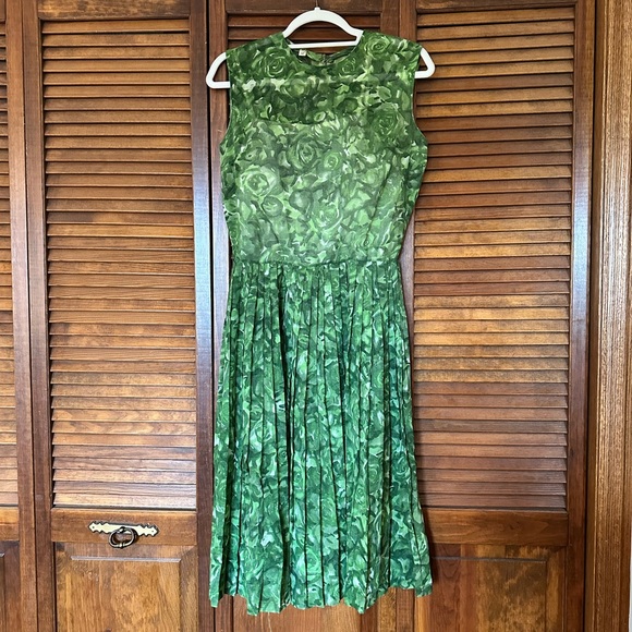 Vintage 1960s Lee Richard Fashions green floral fit and flare dress size s/m - Picture 1 of 9